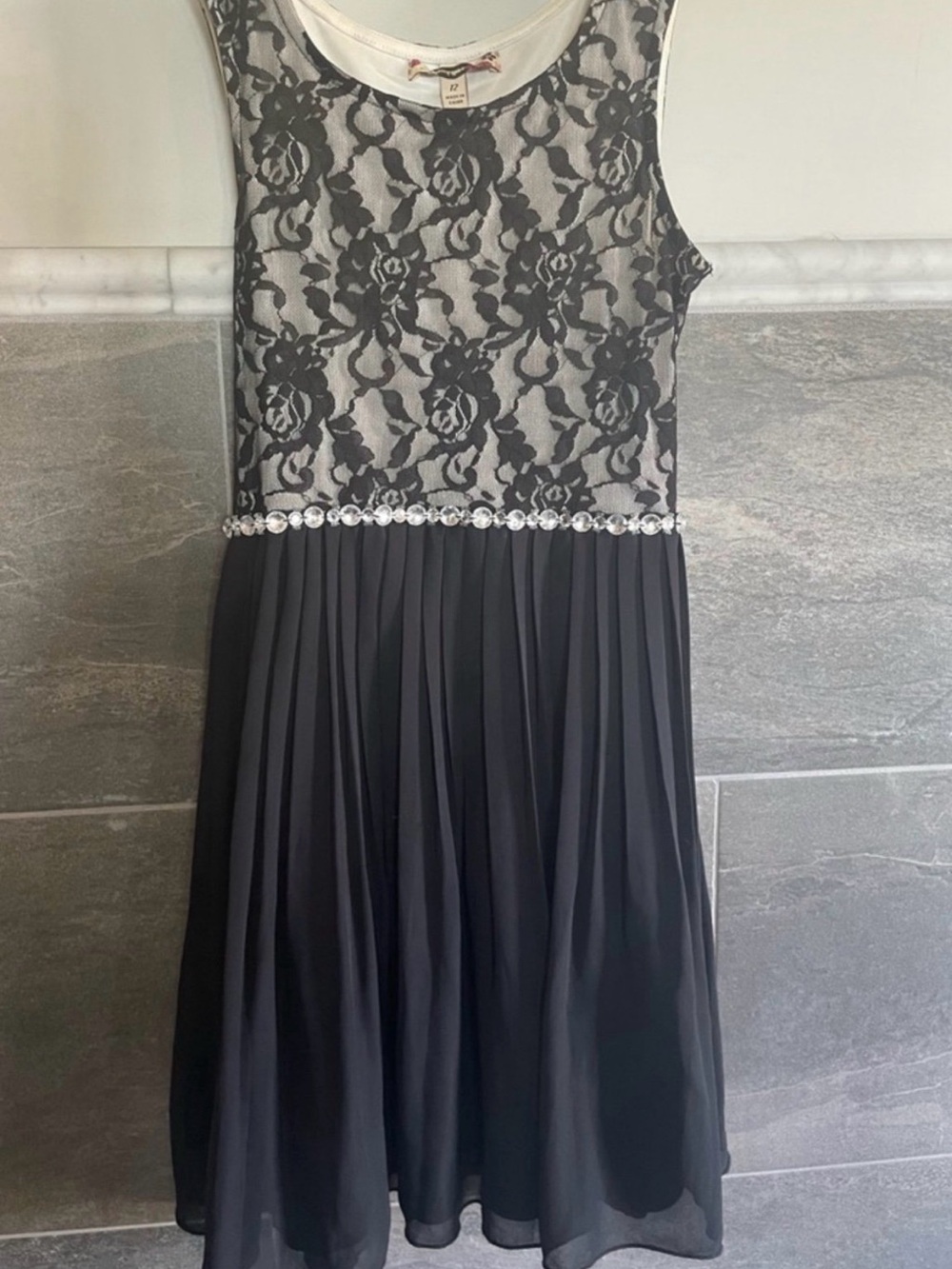 $78.00 Girls Bloomingdale’s Lace Pleated Party Dress with Jewel Waist 12